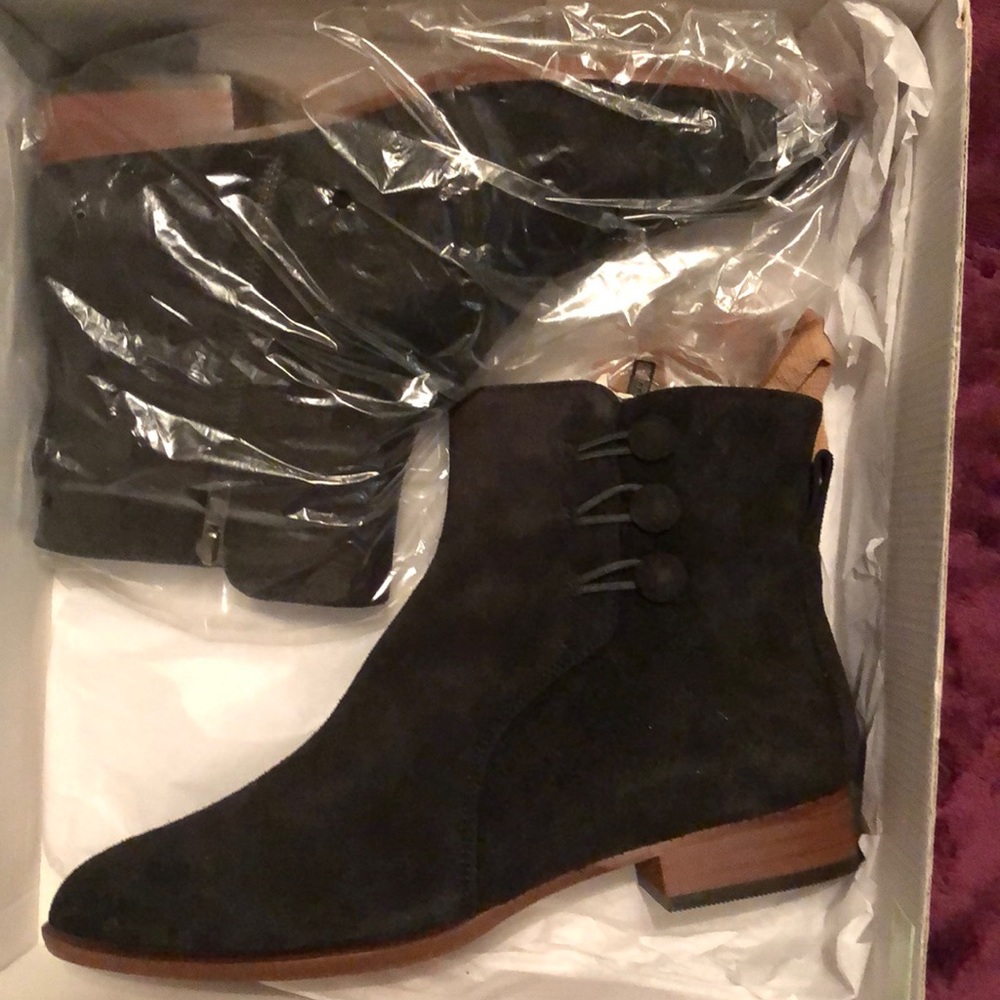 Shoes - Picture 2 of 5